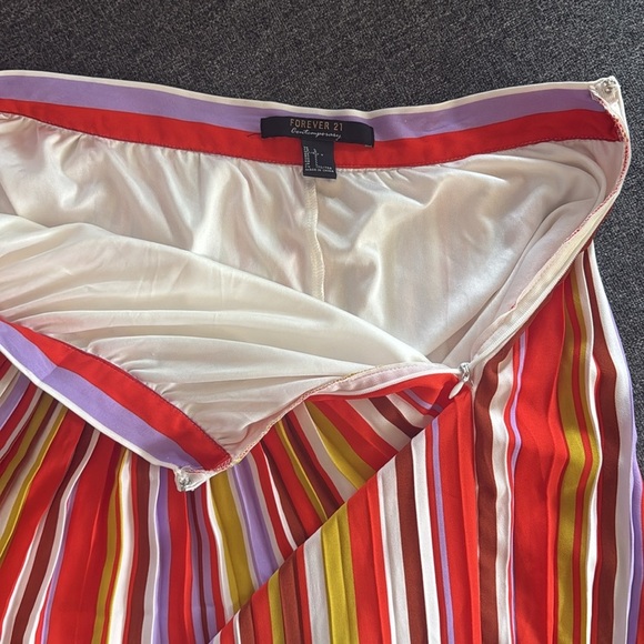 Colorful Striped Pleated Midi Skirt Forever 21 Contemporary. Size L - Picture 9 of 10
